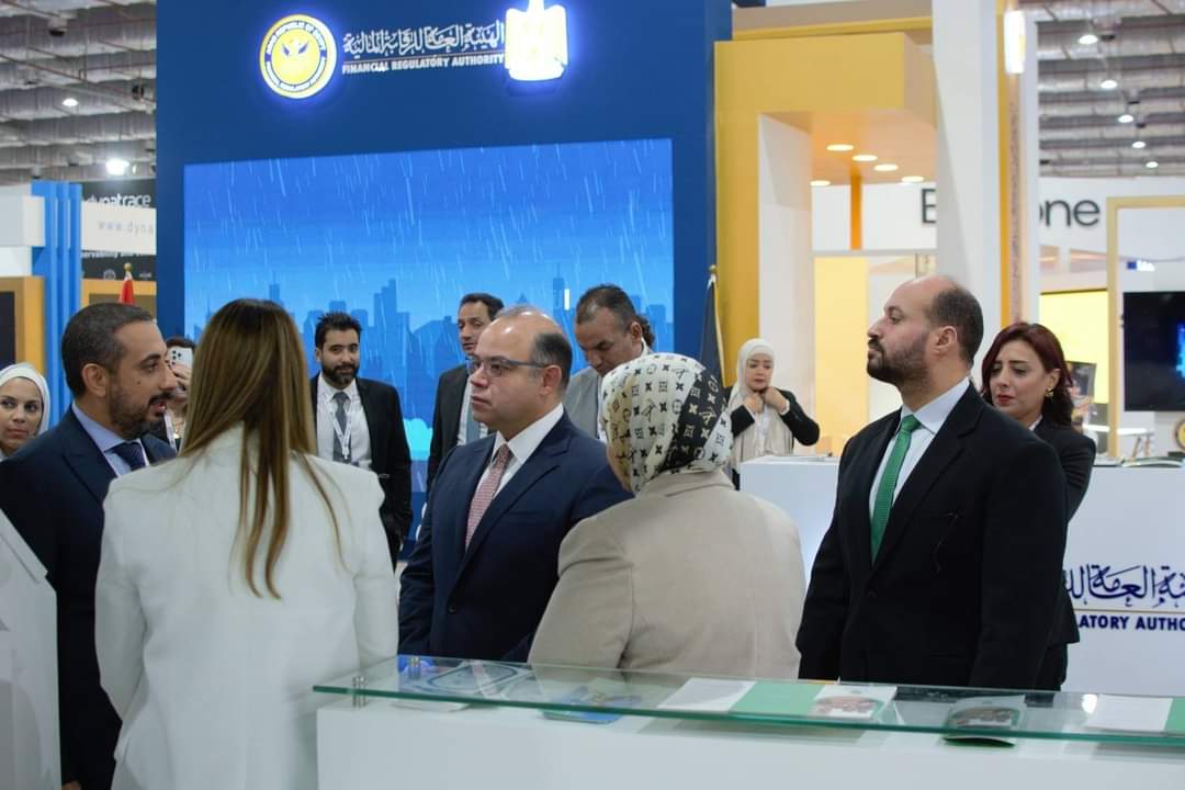  فريد يتفقد أجنحة الجهات المالية غير المصرفية المشاركة بمعرض Cairo ICT