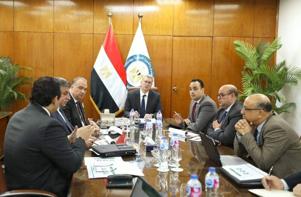 وزير البترول يتابع نشاط تحويل السيارات للعمل بالغاز
