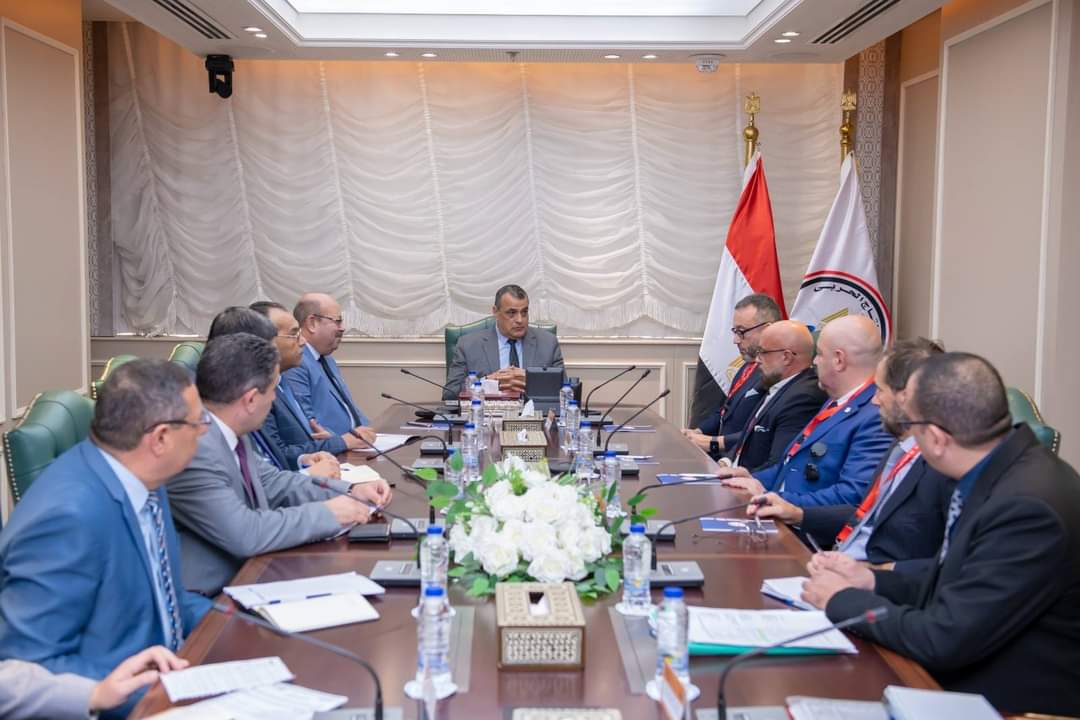 "وزير الإنتاج الحربى" يبحث مع شركة "كاسا" الإيطالية أوجه التعاون المشترك 