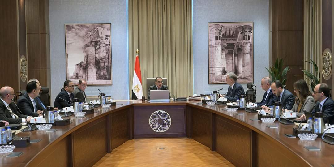 البدء فى تحويل السيارات الحكومية للعمل بالغاز الطبيعى