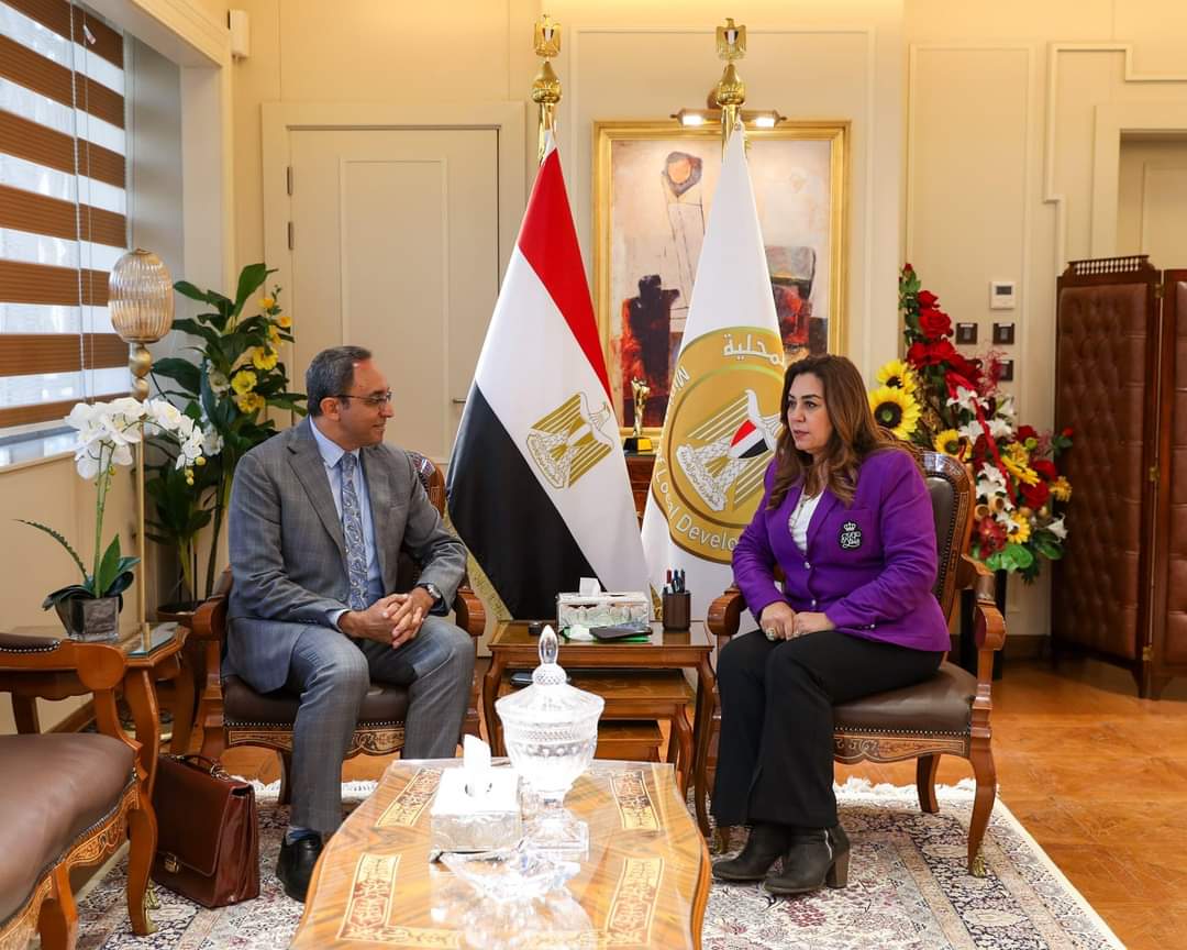 وزيرة التنمية المحلية تتابع مع محافظ قنا ملف التصالح والموجة الـ24 لإزالة التعديات