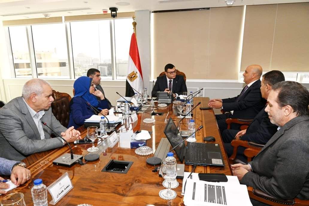 الشربينى يناقش خطط تعظيم وتطوير دور شركات التسويق والتطوير العقارى