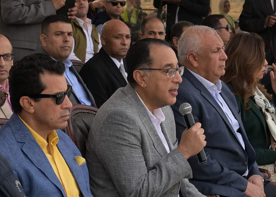 رئيس الوزراء يشهد افتتاح نادي الهجن والفروسية الدولى فى الخارجة بالوادى الجديد