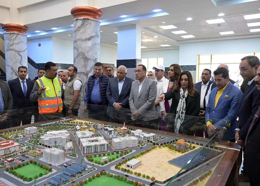 رئيس الوزراء يتفقد "العاصمة الإدارية الجديدة" بالوادى