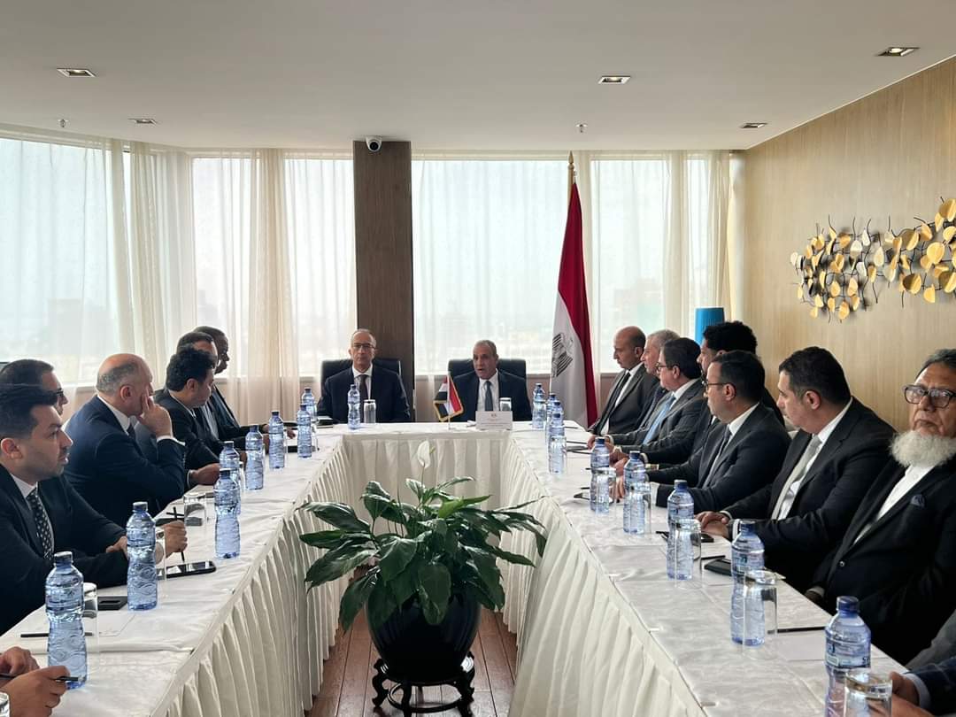 وزير الخارجية يلتقى مع عدد من رجال الأعمال الكونجوليين لتعزيز التعاون الاقتصادى والتجارى