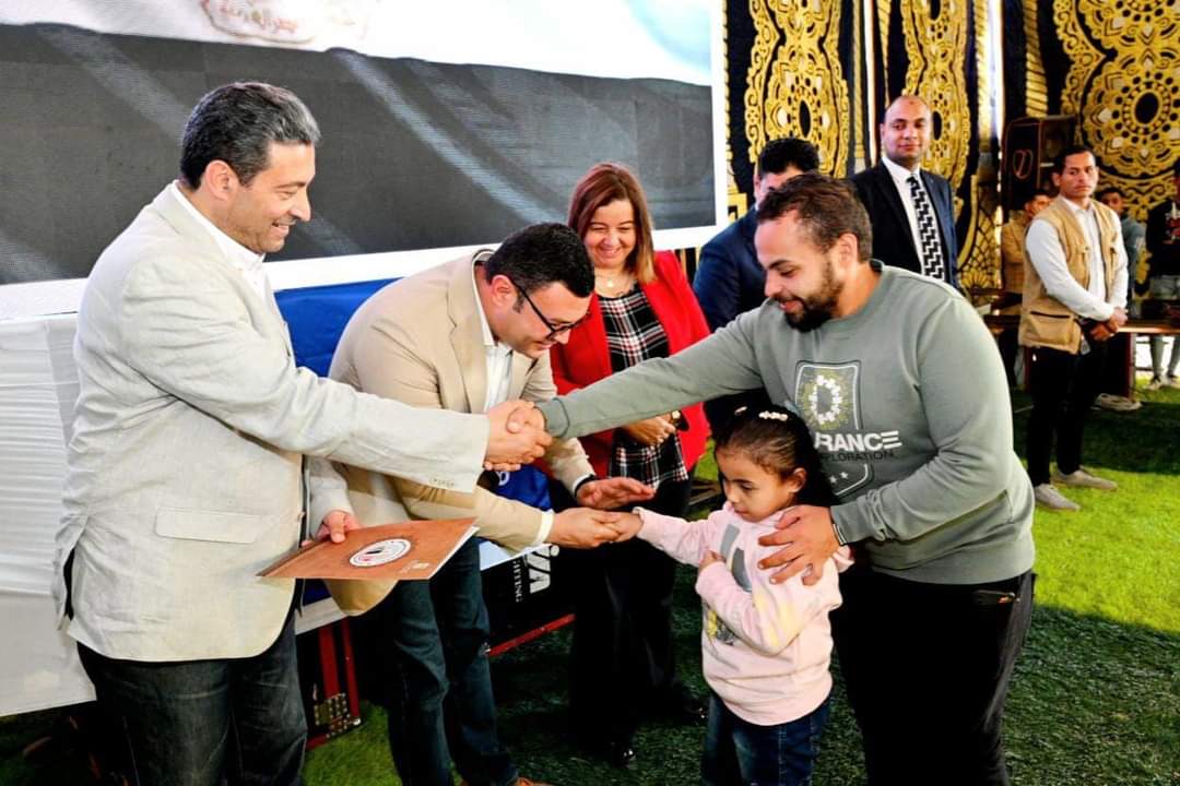 تسليم عقود وحدات "سكن لكل المصريين" لمستحقيها بمركز "شطا" دمياط