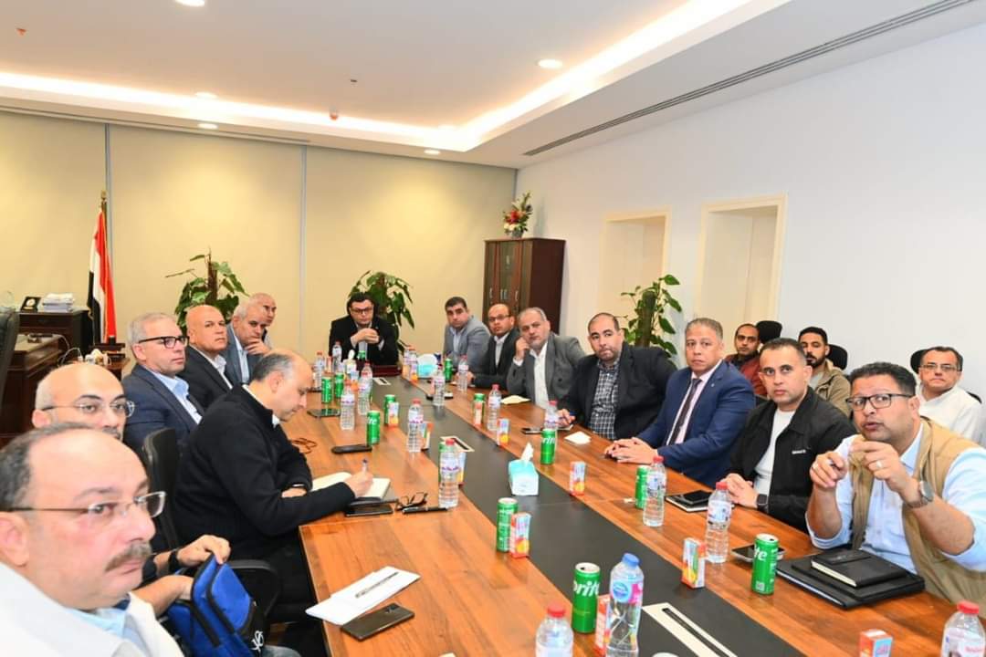 وزير الإسكان يبحث مع جهاز مدينة العلمين الجديدة إنهاء وتسليم الوحدات لحاجزيها