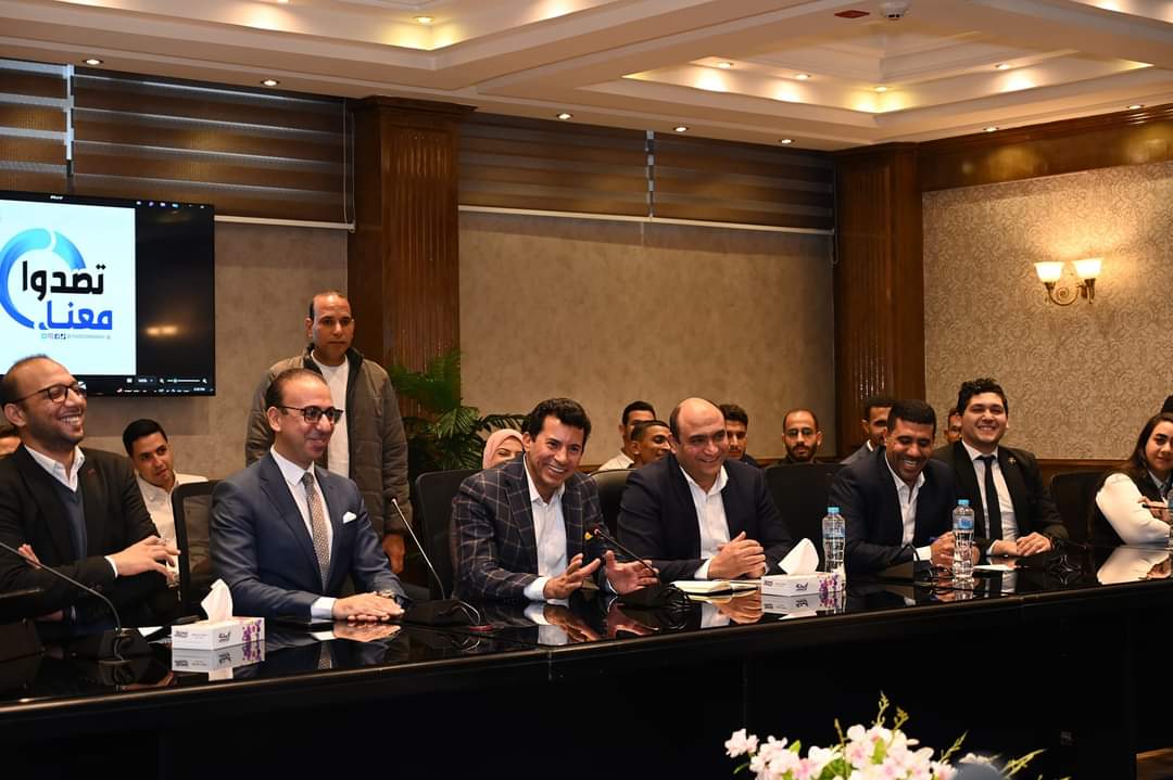 وزير الشباب يشهد إطلاق المائدة المستديرة الأولي للبرنامج القومى لمواجهة الشائعات " تصدوا معنا "