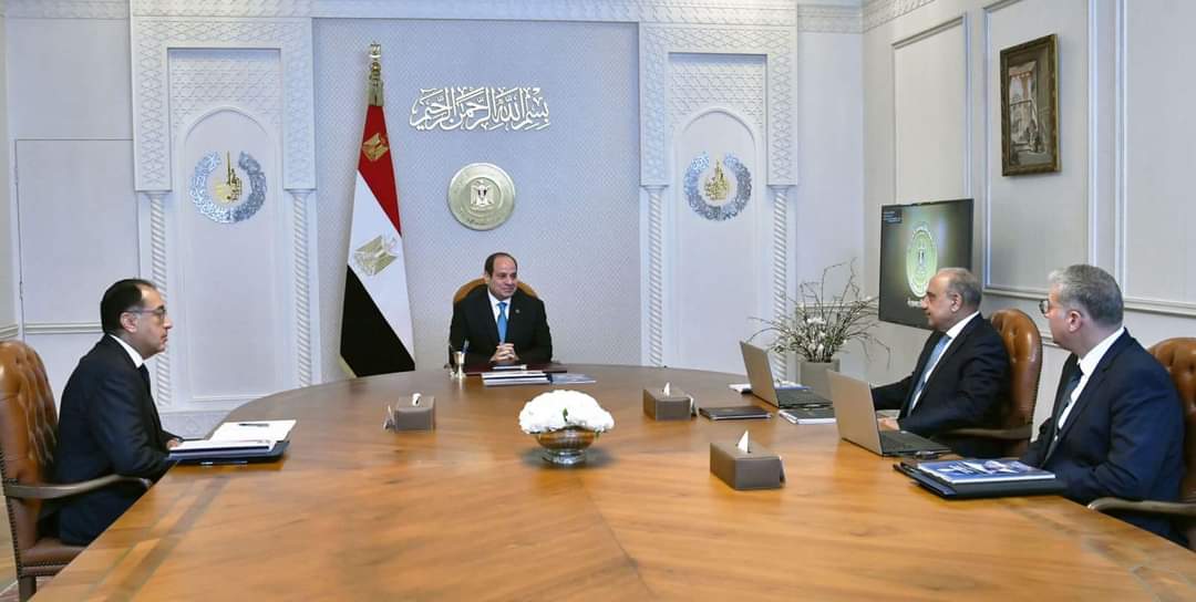 الرئيس : مشروعات الطاقة المختلفة..ركيزة ومحرك أساسى للتنمية