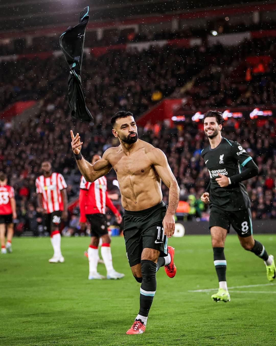 محمد صلاح الخطير يقود ليفربول لفوز مثير