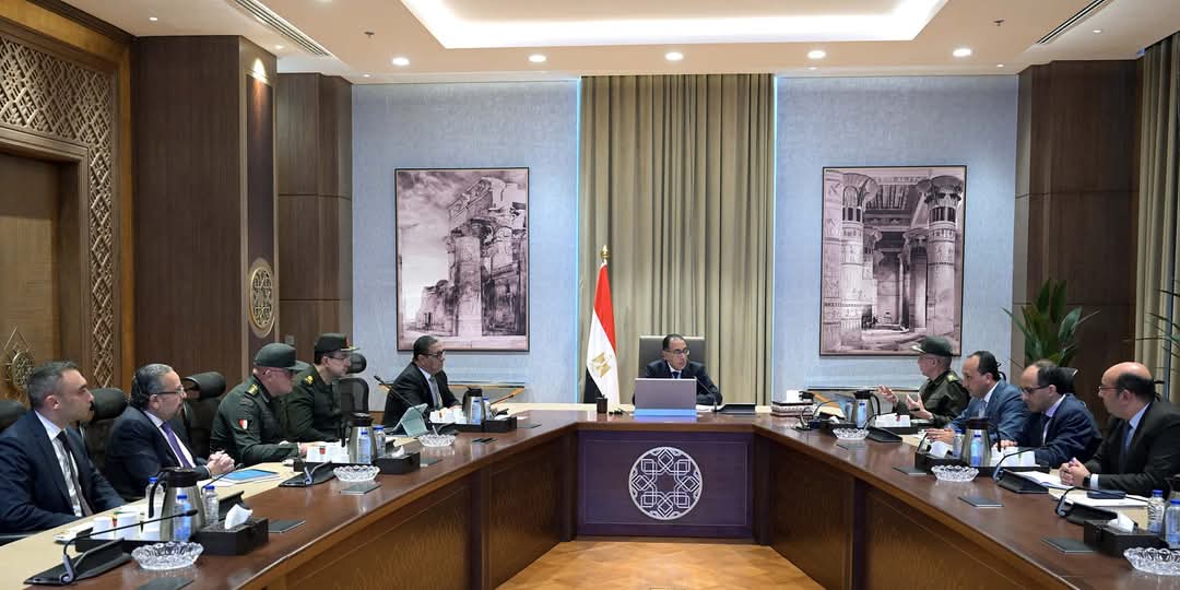 رئيس الوزراء يتابع موقف مُشروعات الهيئة الهندسية للقوات المسلحة