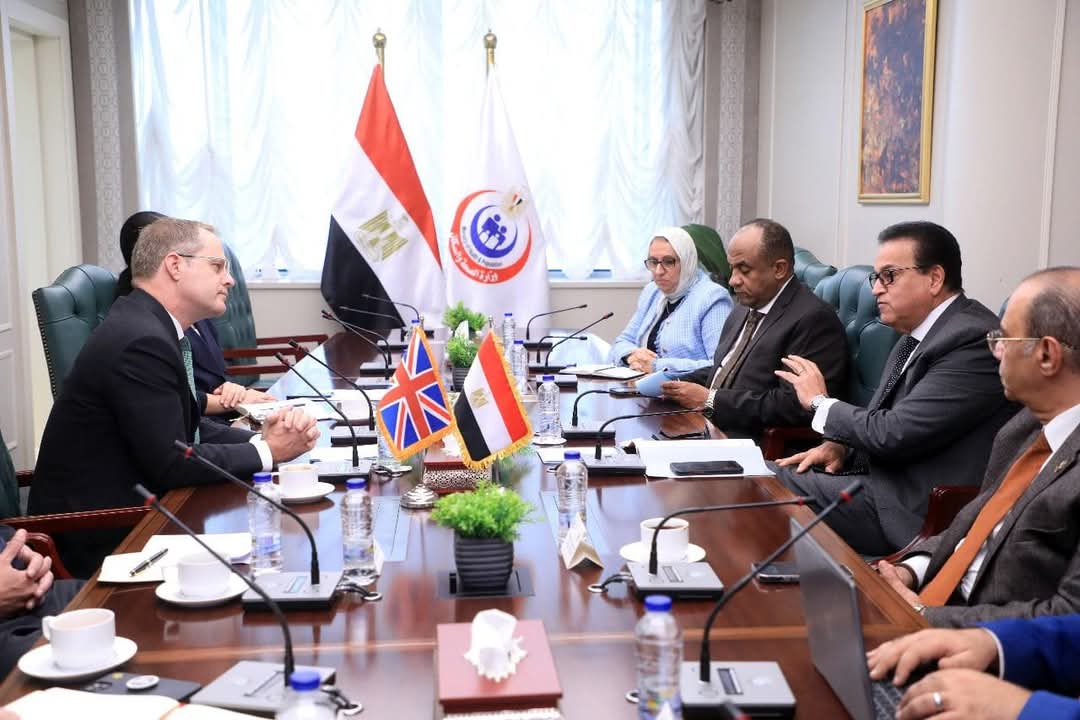 ووزير الصحة يبحث مع السفير الإنجليزى سبل التعاون بين البلدين
