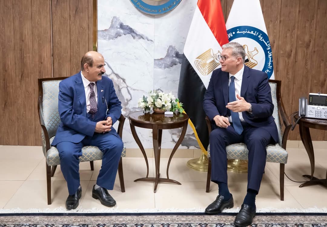 وزير البترول يلتقى رئيس شركة دراجون أويل الإماراتية