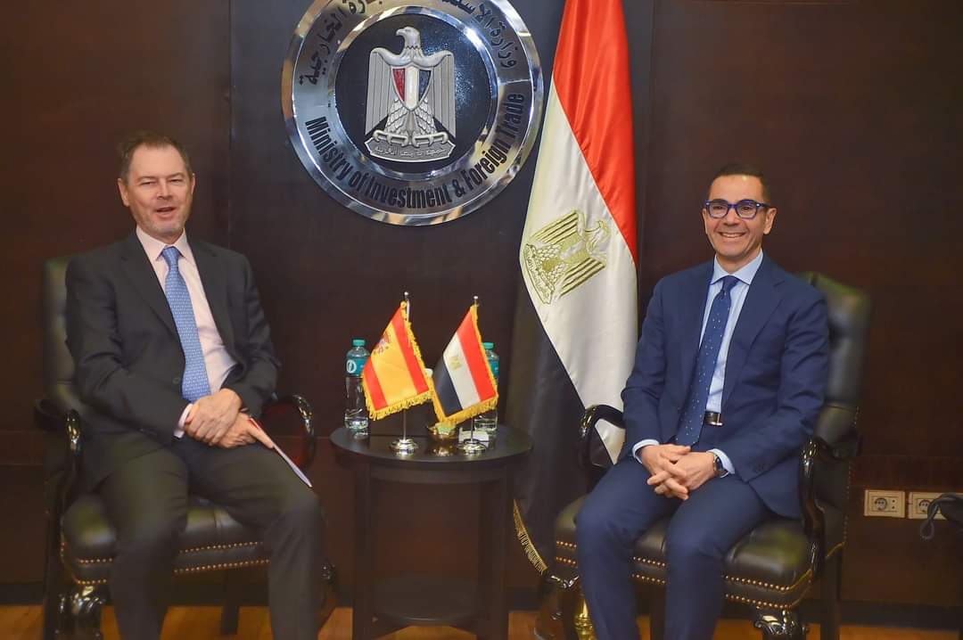 الخطيب بحث مع السفير الإسبانى تعزيز العلاقات الاقتصادية المشتركة