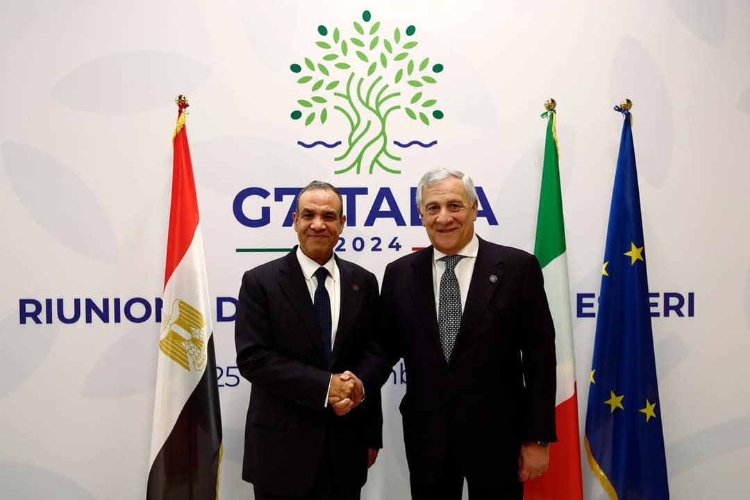 وزير الخارجية يبحث " أنطونيو تايانى" تفعيل مجلس الأعمال المصري الإيطالى