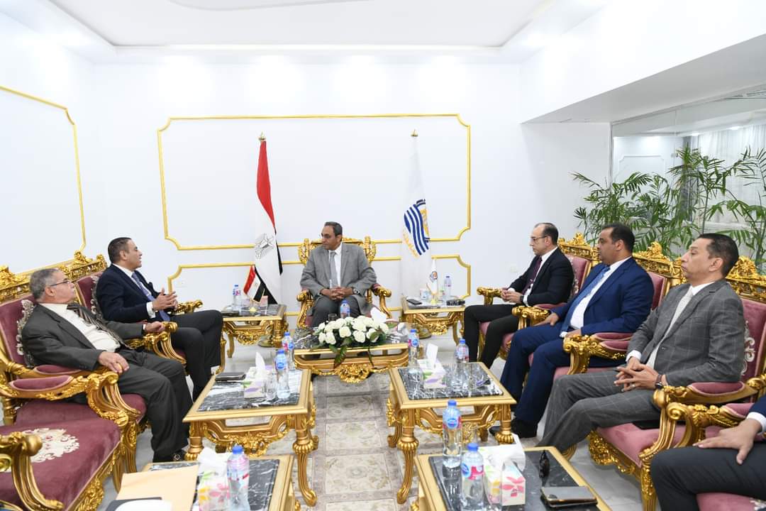 محافظ قنا يتلقى مساعد وزير العدل لتنظيم قافلة طبية وندوة تثقيفية بنادى القضاة