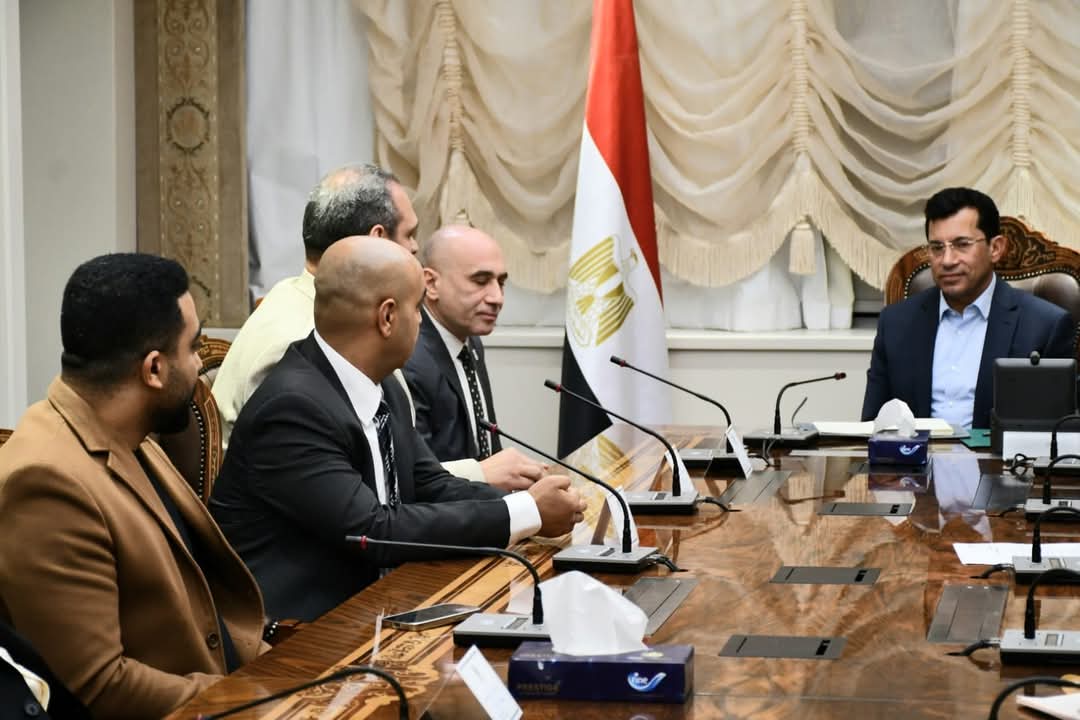 وزير الشباب والرياضة يلتقى مجلس إدارة الاتحاد المصرى لرفع الأثقال