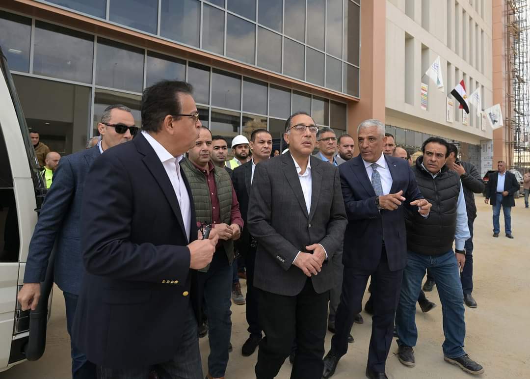 رئيس مجلس الوزراء يتفقد إنشاءات المبنى الجديد لمستشفى بولاق الدكرور العام