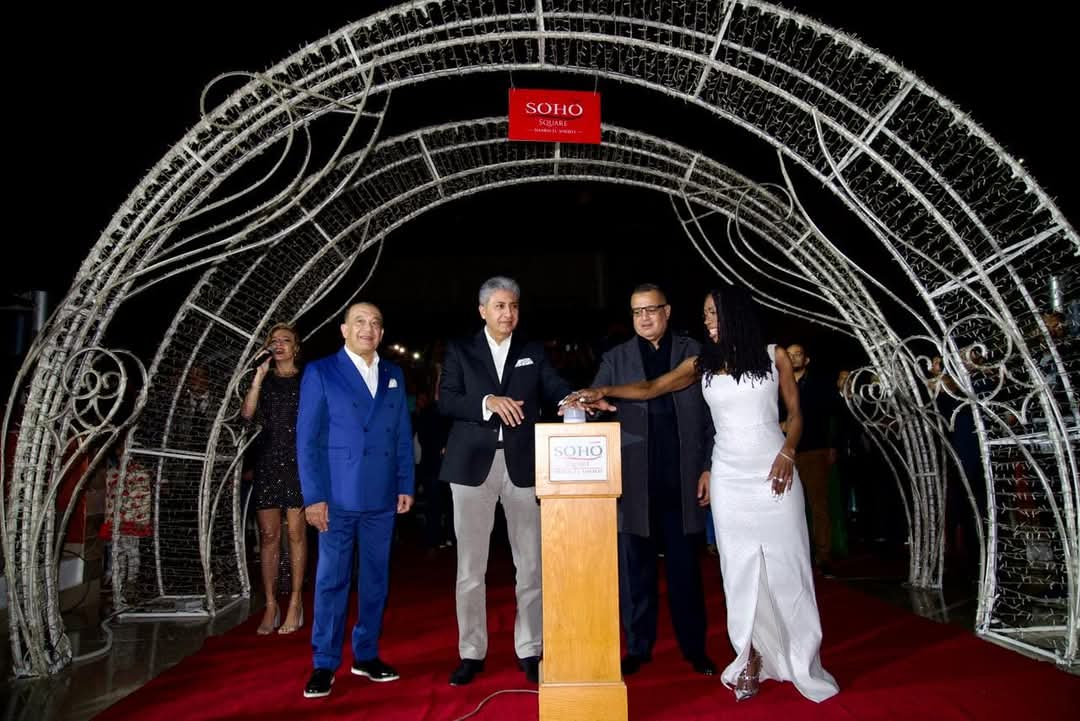 إطلاق مهرجان الإضاءة السنوي بميدان سوهو سكوير بشرم الشيخ احتفالاً بقرب أعياد الكريسماس - الخبر لايف