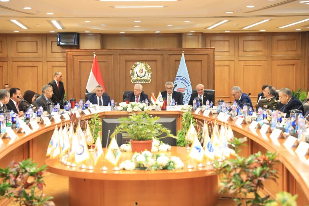 وزير التعليم العالى يترأس اجتماع المجلس الاعلى للجامعات بجامعة السويس 