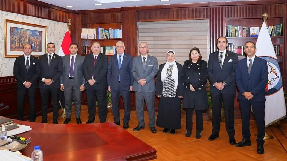 النائب العام يثمن جهود نيابات الأسرة في إنجاز التحقيقات