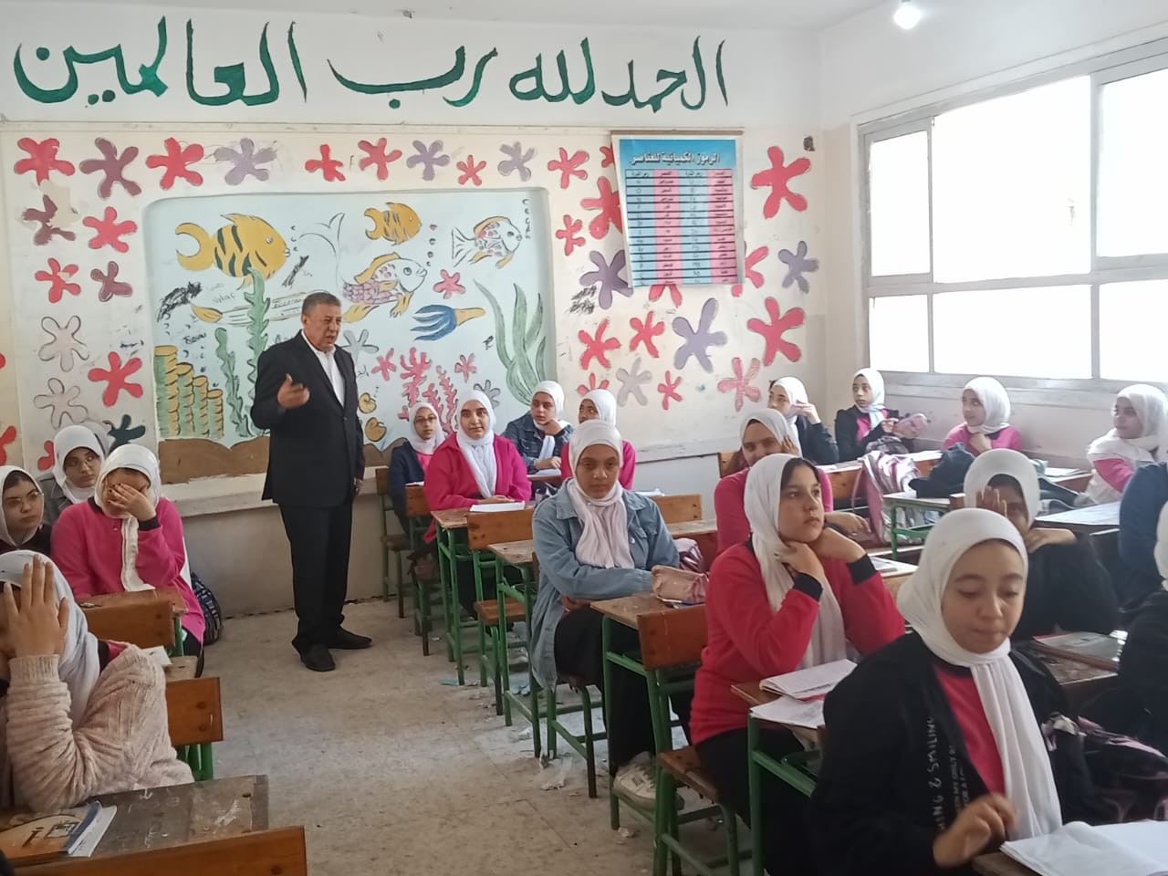 الديب ..  يواصل جولاتة بالمدراس لمتابعة تنفيذ القرارات الوزارية