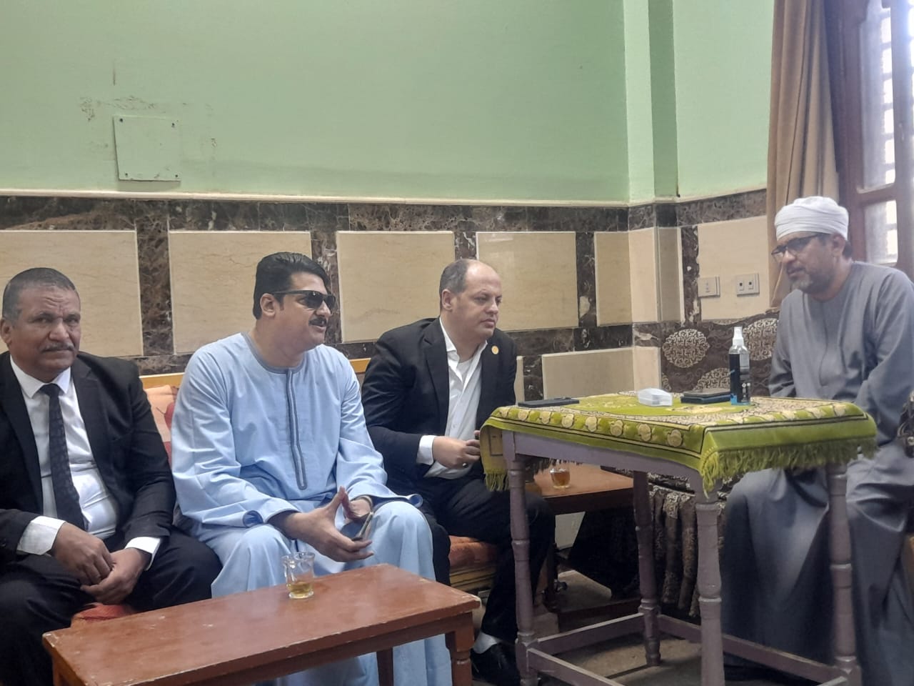 حزب "الشعب الجمهوري" بقنا يقدم واجب العزاء لشيخ الأزهر الشريف في وفاة شقيقته