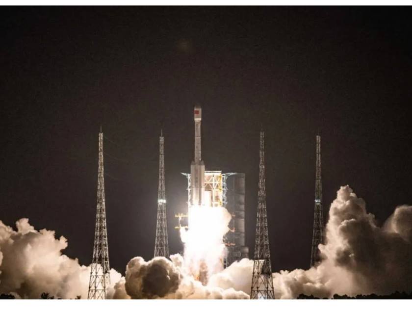 الصين تطلق بنجاح صاروخا تجاريا .. على متنه 15 قمرا اصطناعيا - الخبر لايف