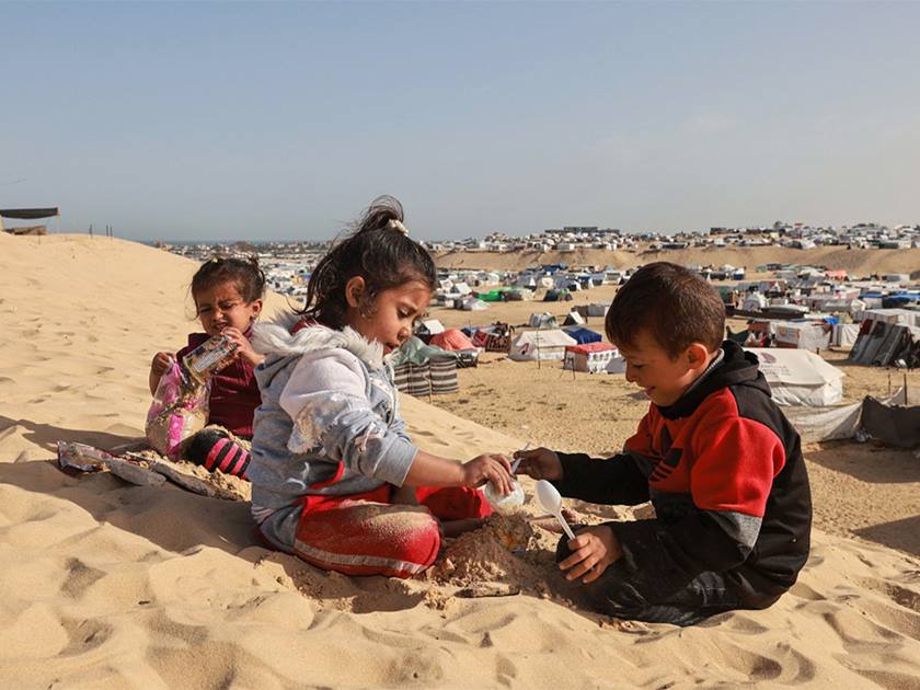 في اليوم العالمي للطفل .. لا تنسوا أطفال غزة
