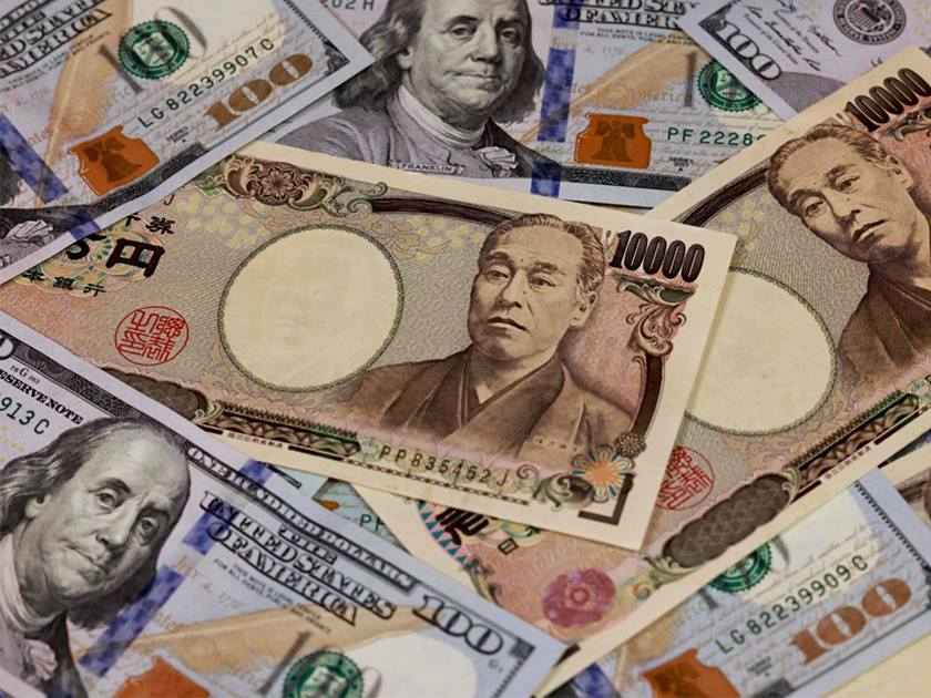 الدولار يتراجع عن أعلى مستوى .. والين يرتفع