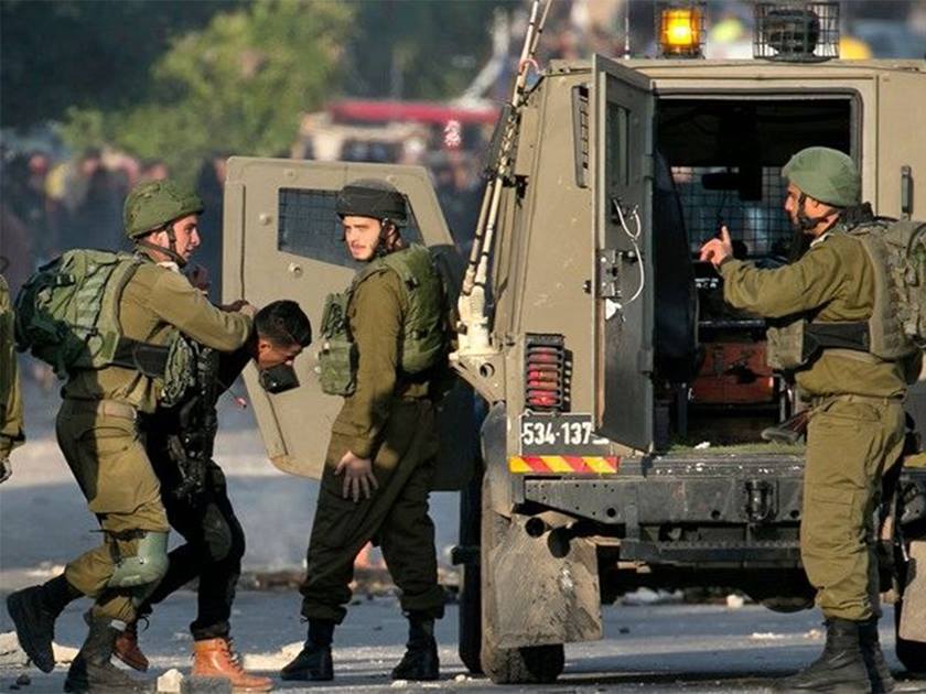 الاحتلال يعتقل 10 فلسطينيين .. من الضفة الغربية