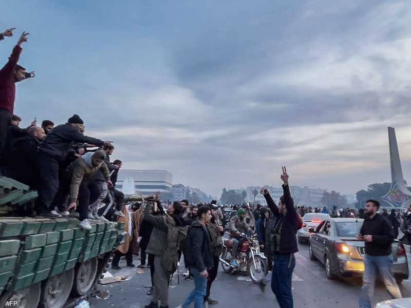 السوريون يحتفلون فى الشوارع بسقوط نظام الأسد