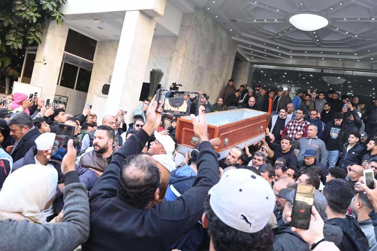 جنازة أحمد عدوية..حزن وبكاء من نجوم الغناء