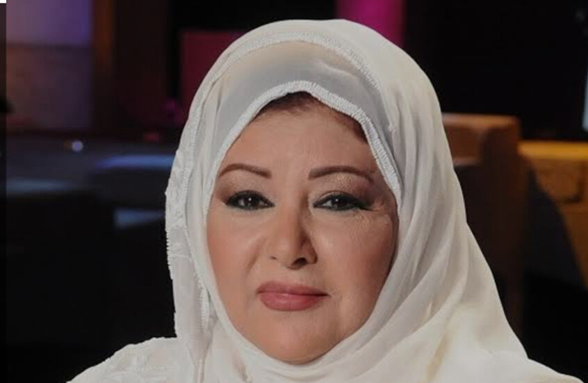 عفاف شعيب تتصدر التريند بعد نقدها فنانات خلعن الحجاب