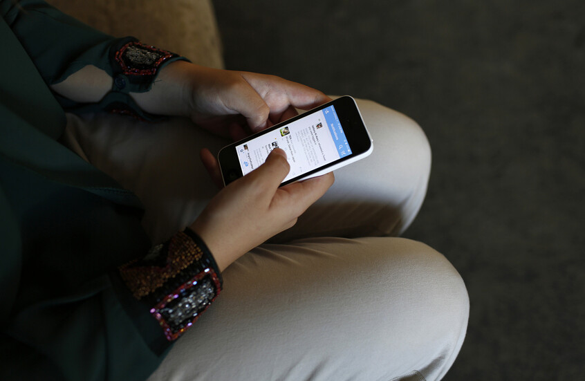 هل يتم إيقاف الهواتف المحمولة المستوردة من الخارج؟!