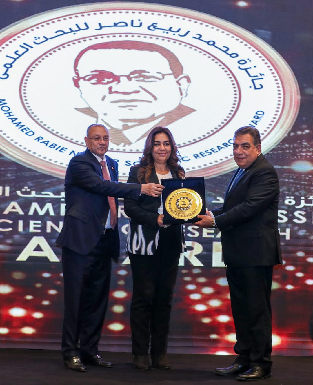 درع جامعة الدلتا.. لوزيرة التنمية المحلية