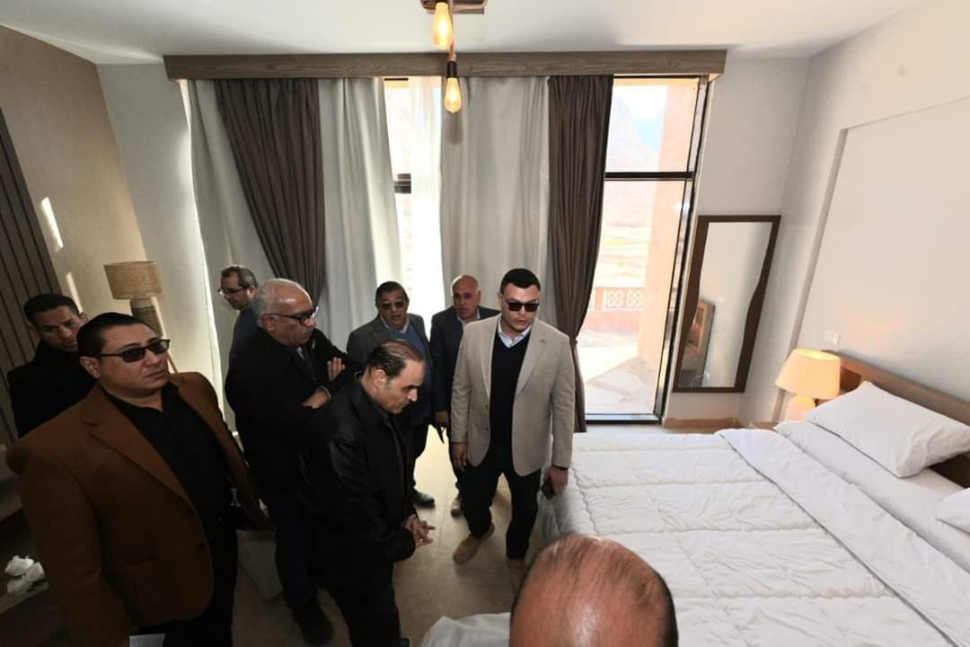وزير الإسكان يتفقد المنتجع الجبلى ومركز الزوار بمشروع تطوير موقع التجلى الأعظم