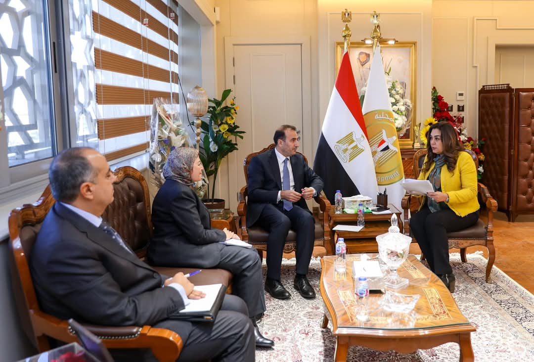 وزيرة التنمية المحلية تتابع مع مسؤول برنامج الأمم المتحدة الإنمائى التعاون المشترك