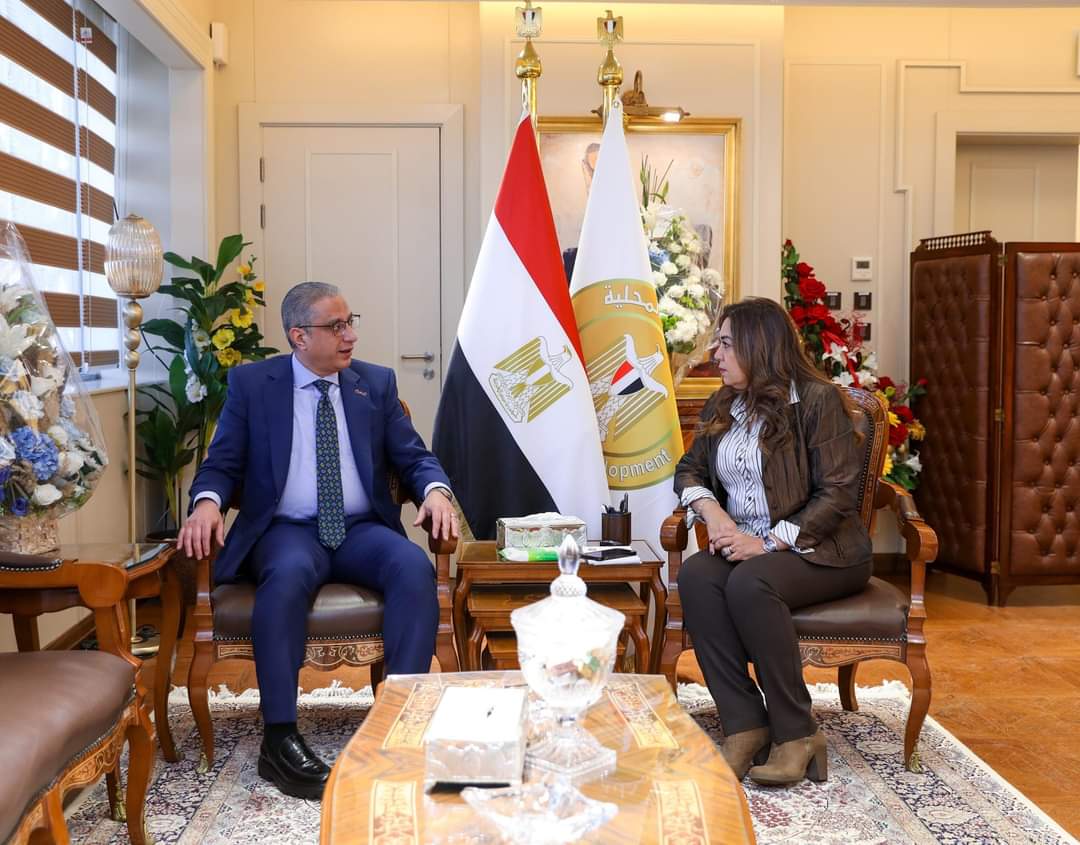 وزيرة التنمية المحلية تتابع مع محافظ الفيوم جهود تنفيذ المبادرة الرئاسية "بداية"
