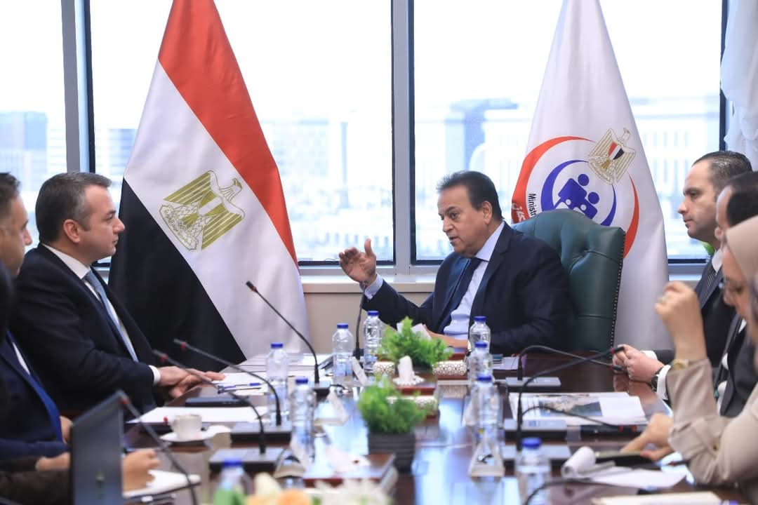 وزير الصحة يبحث مع رئيس مجلس إدارة شركة "ENKA" العالمية سبل التعاون