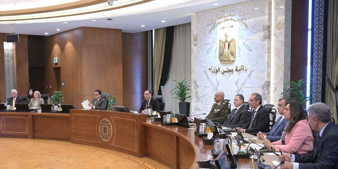 مدبولى يهنئ وزيرة التنمية المحلية لفوزها كأفضل محافظ على مستوى الدول العربية