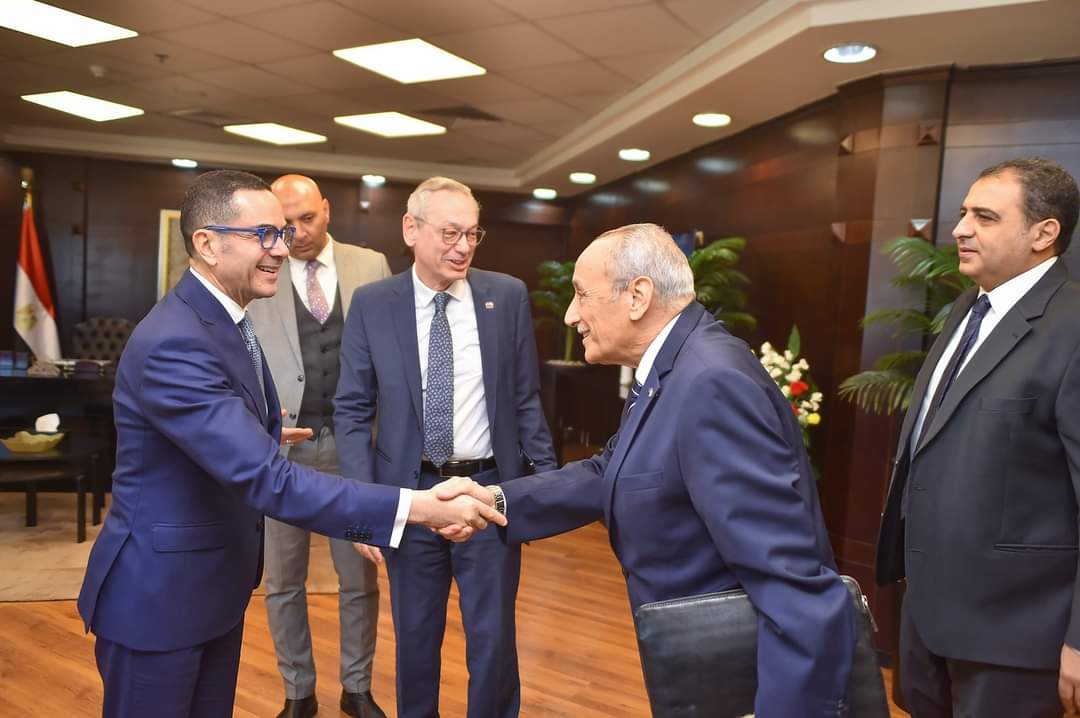 وزير الاستثمار يستعرض مع جمعية رجال الأعمال بالإسكندرية تعزيز مشاركة القطاع الخاص فى التنمية الاقتصادية 