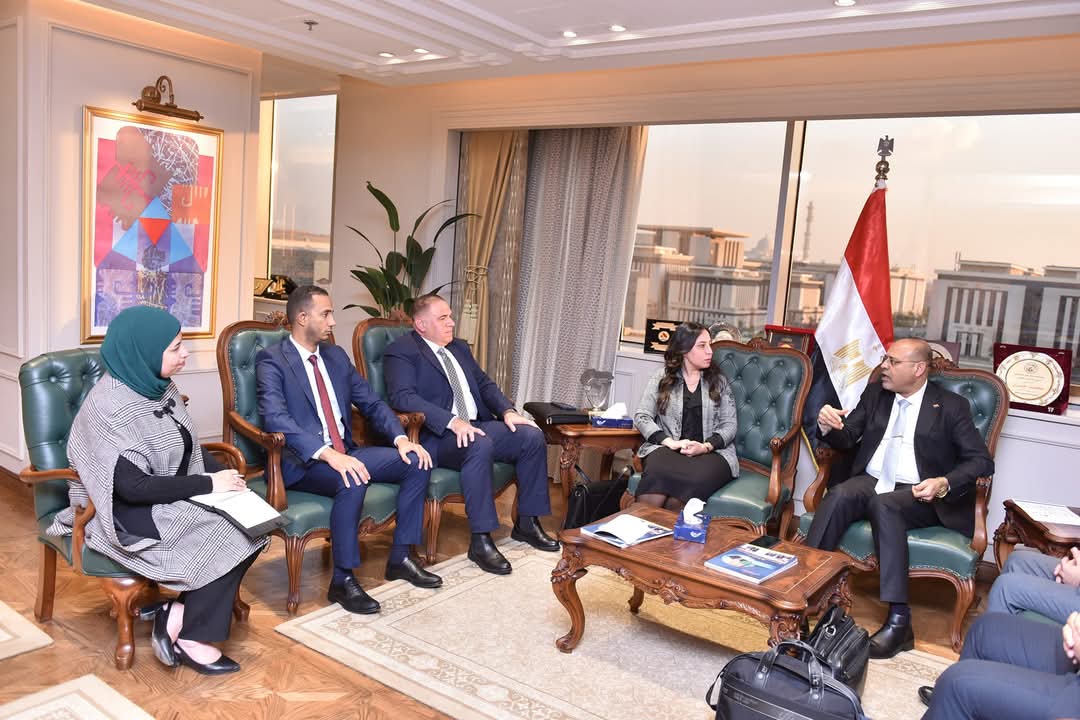 وزير العمل يلتقي وفد شركة "إبدأ "..لتنمية المشروعات