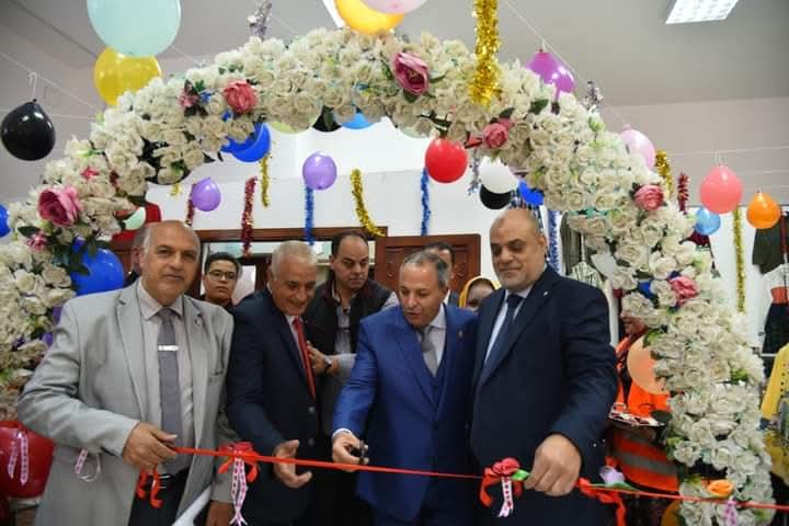 محافظ بورسعيد يفتتح المعرض الشتوى لتوزيع الملابس علي الأسر الأولى بالرعاية 