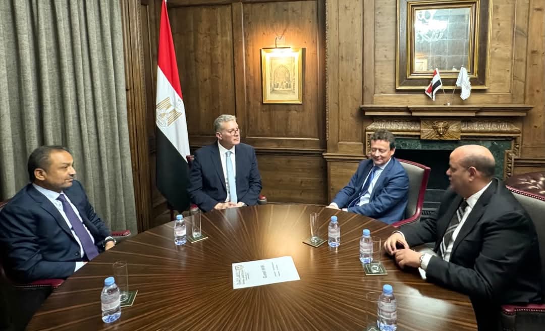 وزير البترول يبحث خطط شركة كارلايل العالمية للاستثمار فى مصر