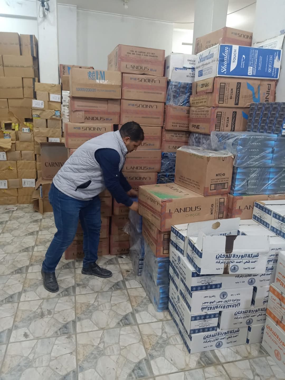 مكافحة التهرب الجمركى تضبط كمية من السجائر الأجنبية غير خالصة الضرائب والرسوم