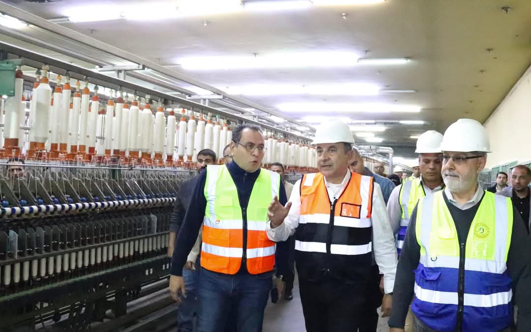 وزير قطاع الأعمال يتفقد مصانع شركة "مصر شبين الكوم للغزل والنسيج" بالمنوفية