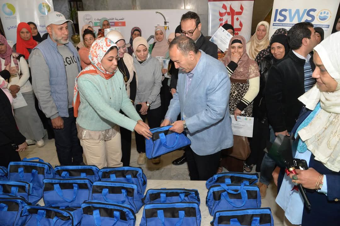 محافظ أسيوط يكرم 50 رائدة ريفية