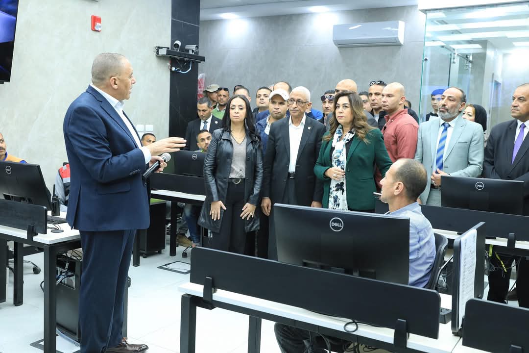 وزيرة التنمية المحلية تتفقد مركز السيطرة للشبكة الوطنية للطوارئ والسلامة العامة بشمال سيناء