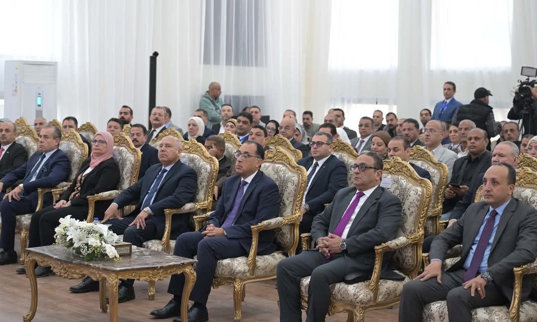 رئيس الوزراء يفتتح مصانع كاملة التجهيزات للمستثمرين بمدينة الروبيكى 